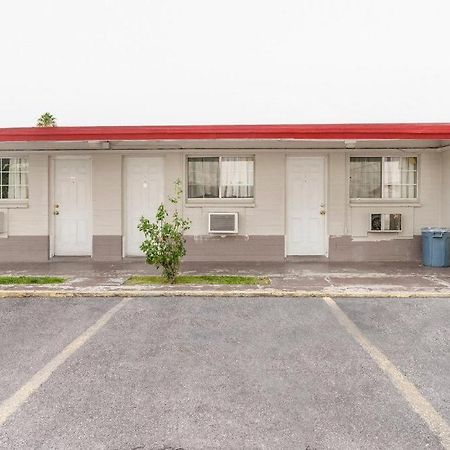 Oyo Gateway Motel Las Vegas North Strip/Fremont St. Area Exteriör bild
