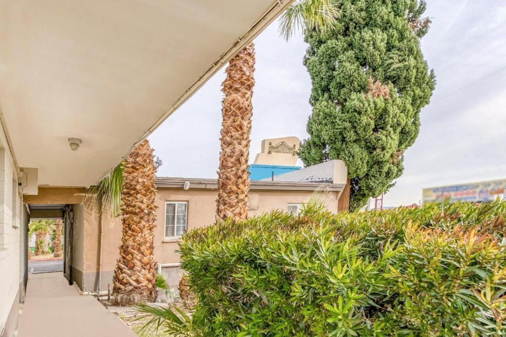 Oyo Gateway Motel Las Vegas North Strip/Fremont St. Area Exteriör bild