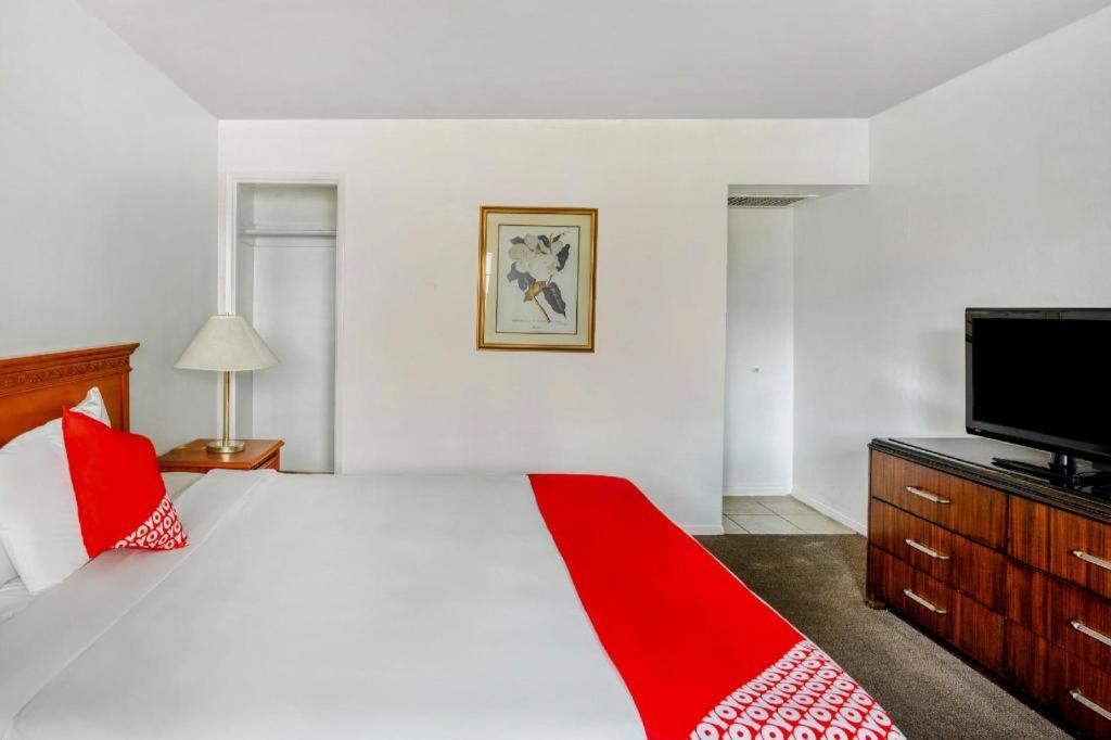 Oyo Gateway Motel Las Vegas North Strip/Fremont St. Area Exteriör bild