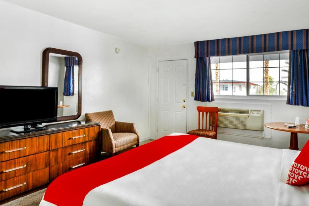 Oyo Gateway Motel Las Vegas North Strip/Fremont St. Area Exteriör bild