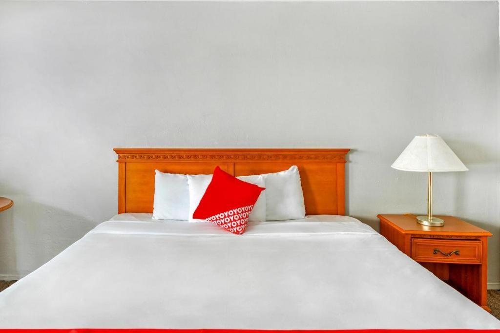 Oyo Gateway Motel Las Vegas North Strip/Fremont St. Area Exteriör bild
