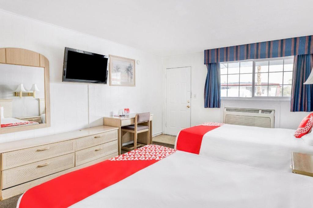Oyo Gateway Motel Las Vegas North Strip/Fremont St. Area Exteriör bild