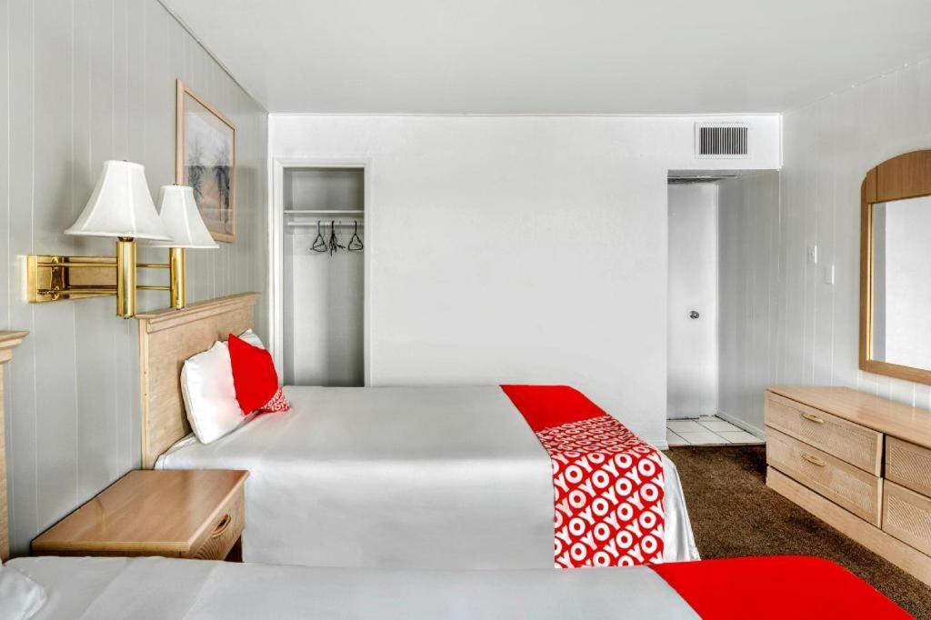 Oyo Gateway Motel Las Vegas North Strip/Fremont St. Area Exteriör bild
